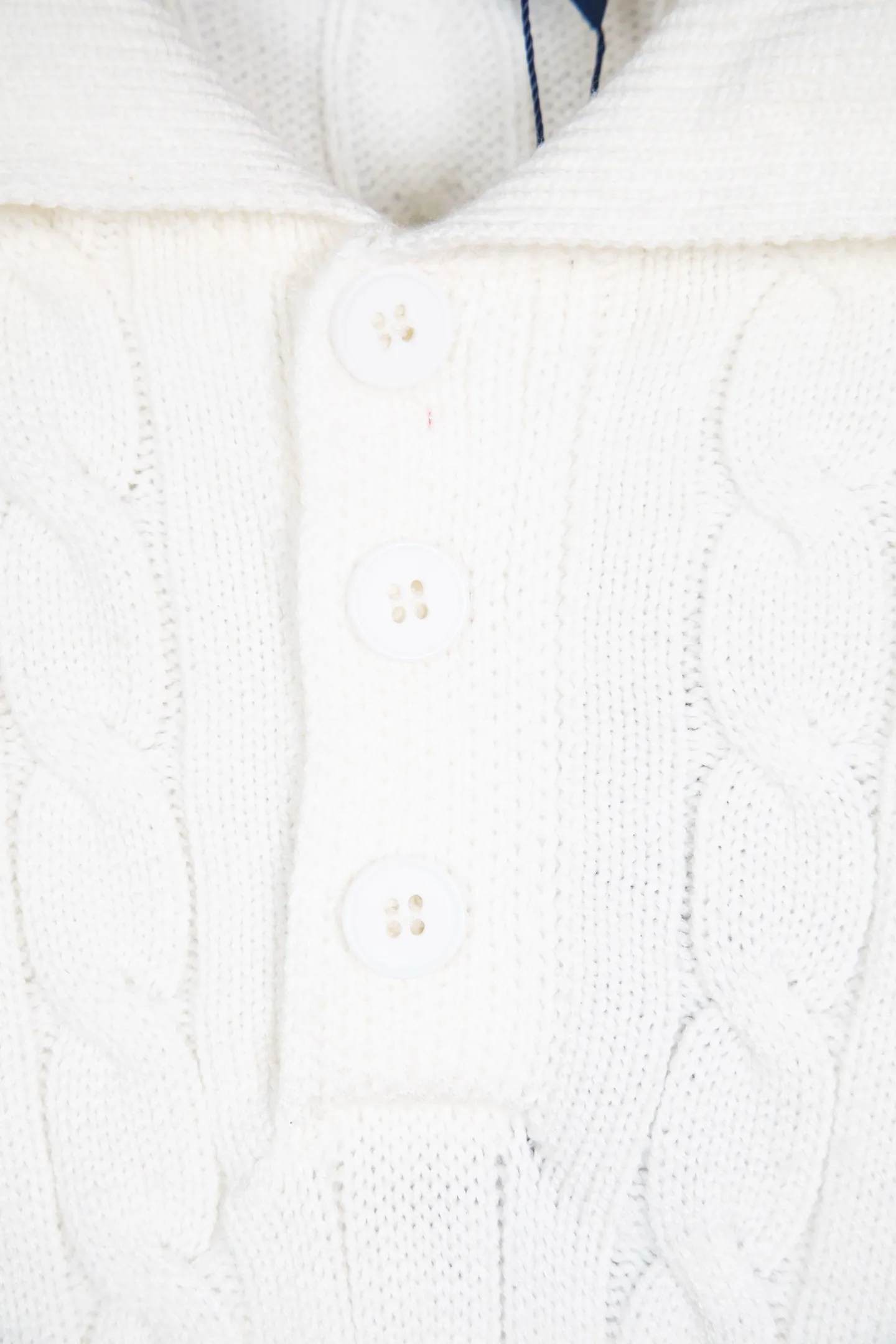 P240 Ralph Lauren 2025ss new twist sweater button cardigan. The fabric is made of imitation cashmere fabric. A full set of customized accessories. The highest version on the market. Color: Navy blue, black, white and gray. Size: S-XL.